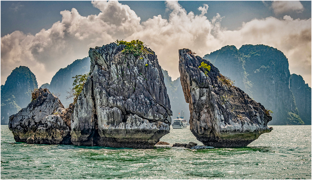 Fish rock - Halong bay - Vietnam by Dr Isaac Vaisman, PPSA