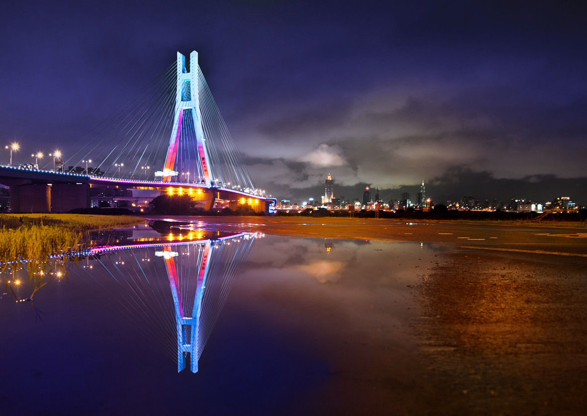 New Taipei Bridge by Bai Chuang Shyu