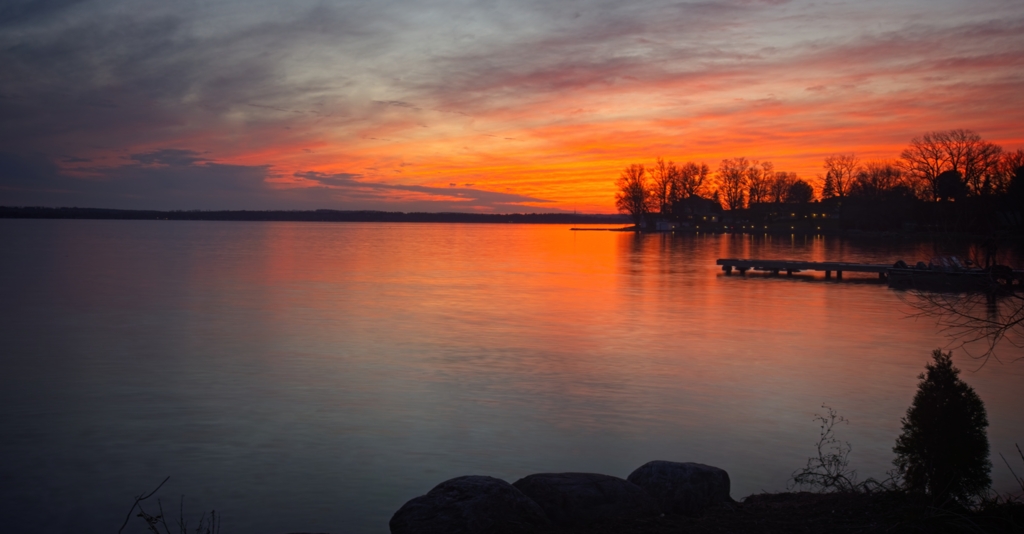 Evening Twilight at the Keswick Beach. (Ontario, Canada) by Pierre Williot