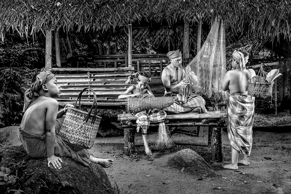 Preparing for Fishing by Than Sint