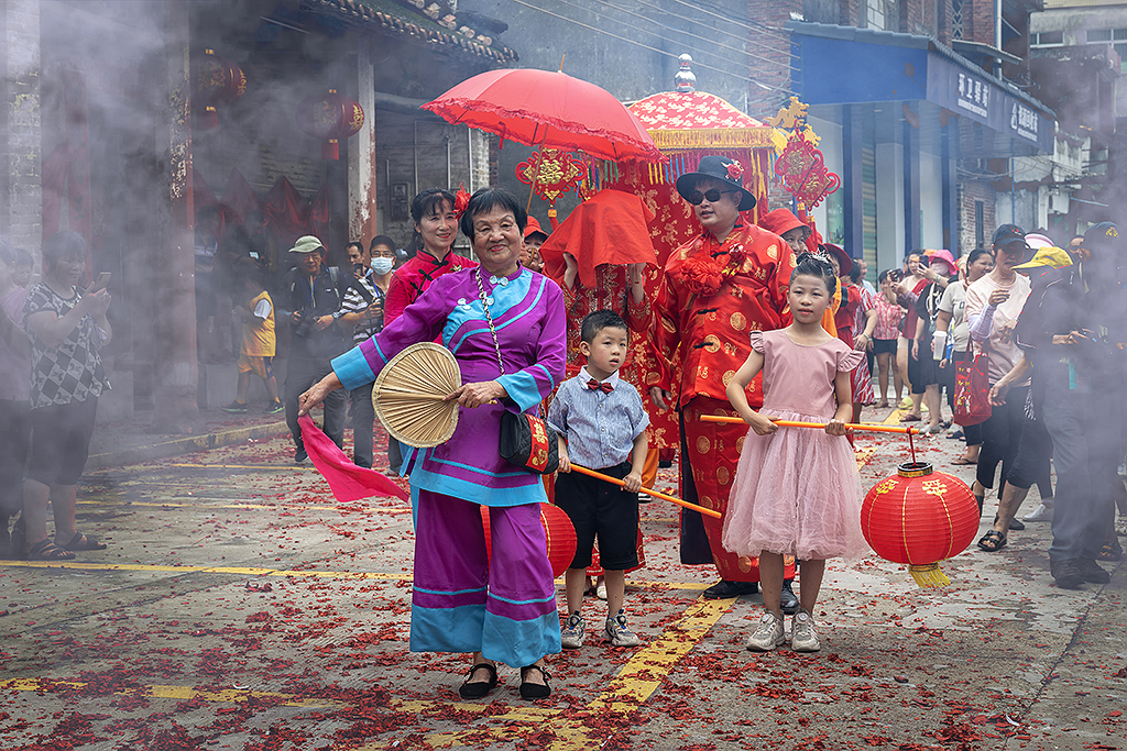 Wedding customs in Chinese villages by Stanley Cheong