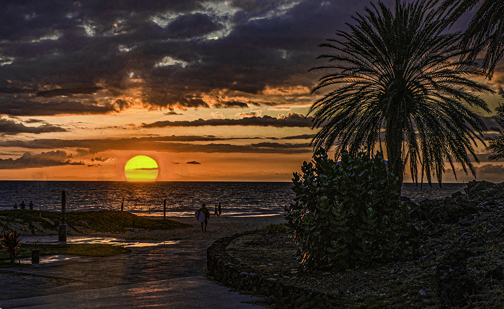 Hawaii Sunset by Tony Tam