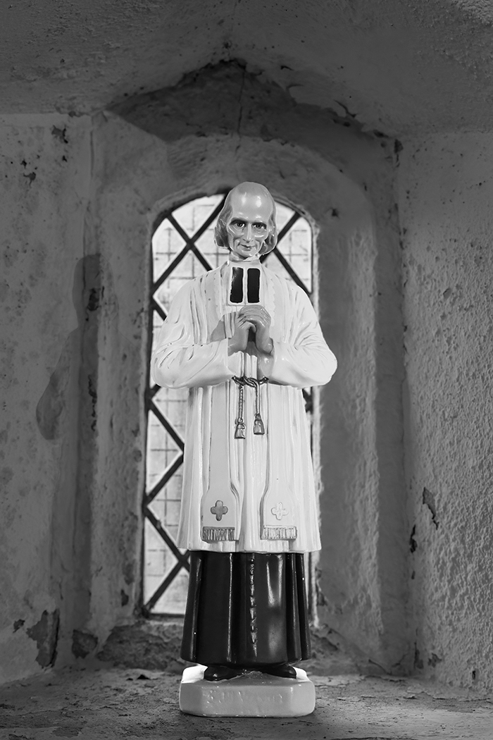 Statue of a priest by Judith Flacke