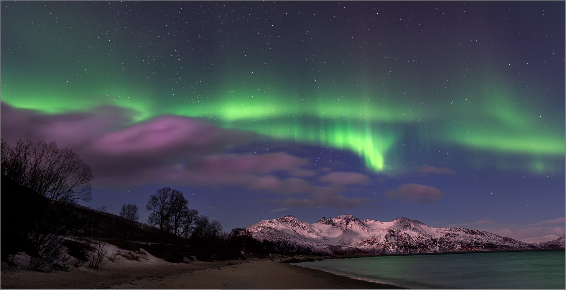 Northern Lights with a Thousand Stars by Mariana Kruger