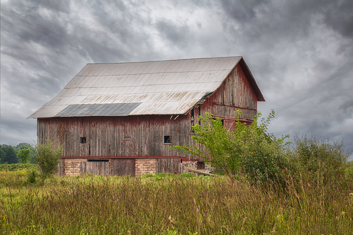 Old Barn by Peggy Reeder