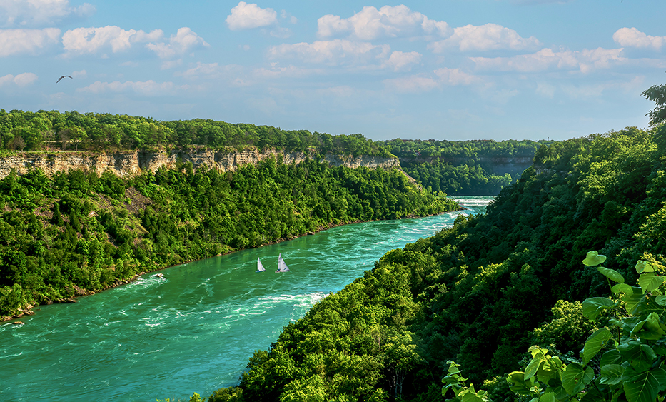 Niagara River by Gunter Haibach