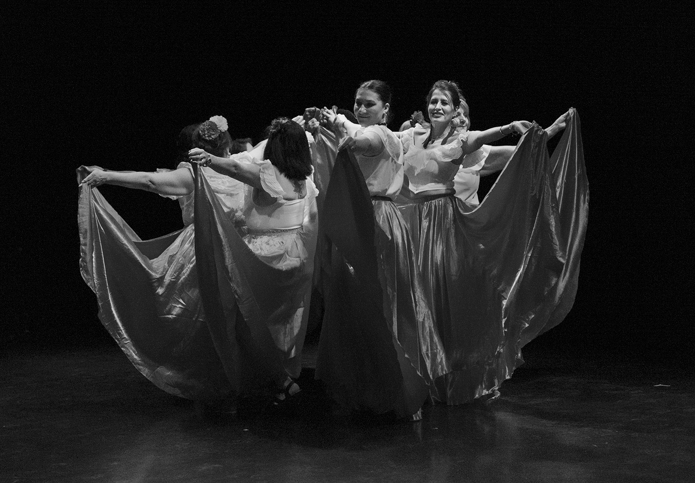 Luma dance troupe by Ian Chantler