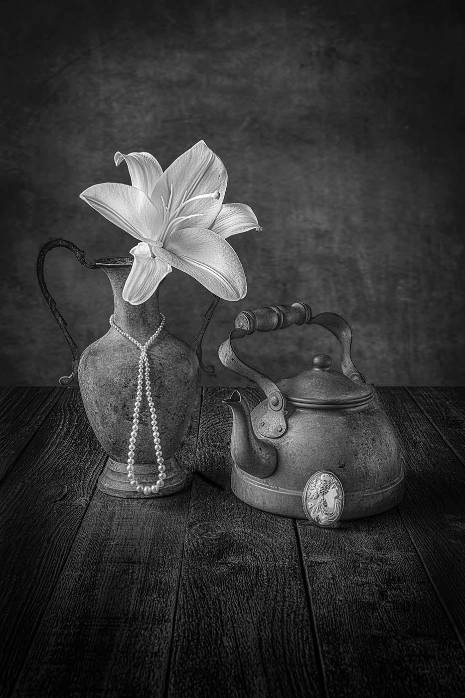 Flower Teapot Pearls by Ed Ries