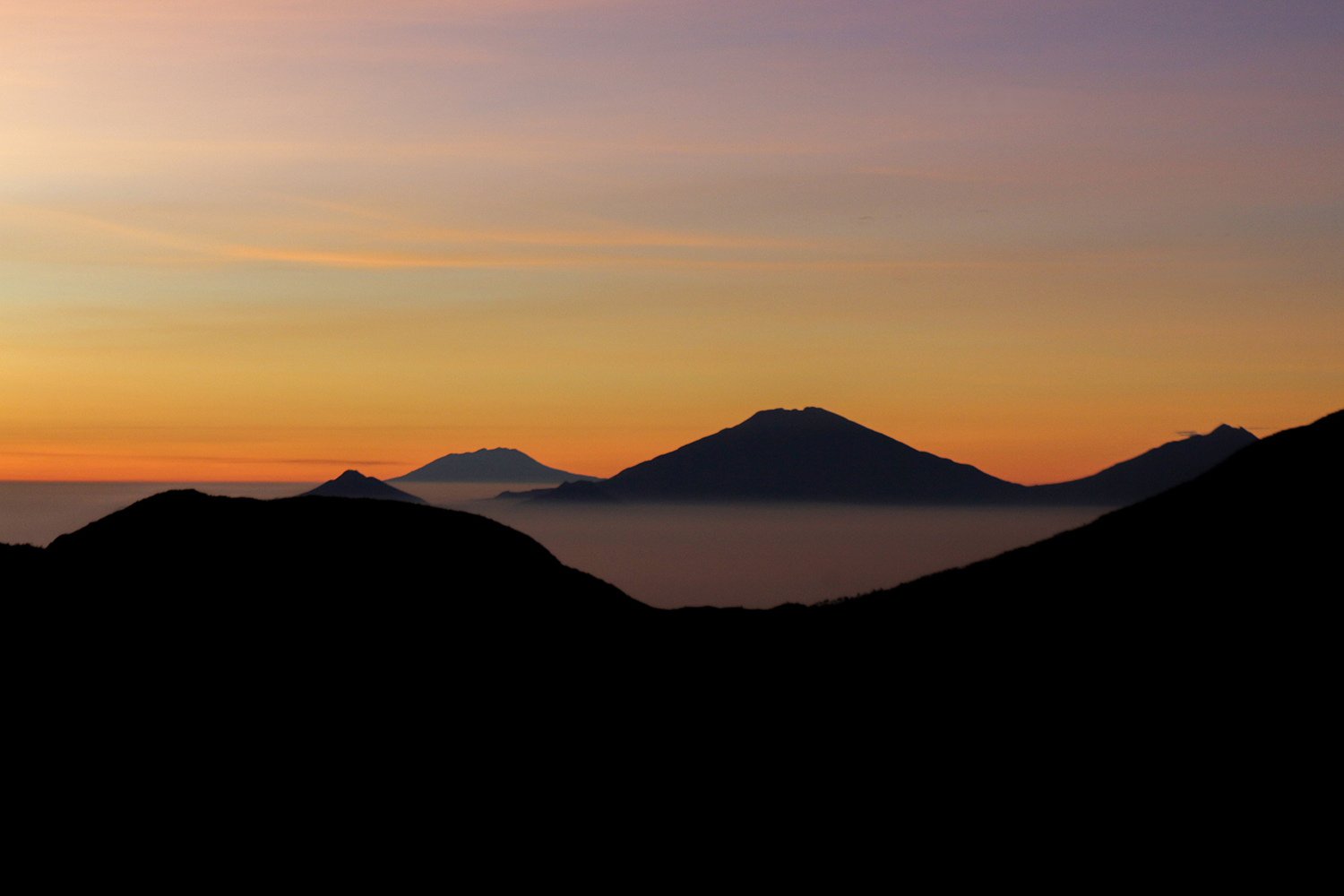 Sunrise from Sikunir Summit by Arief Rahardjo