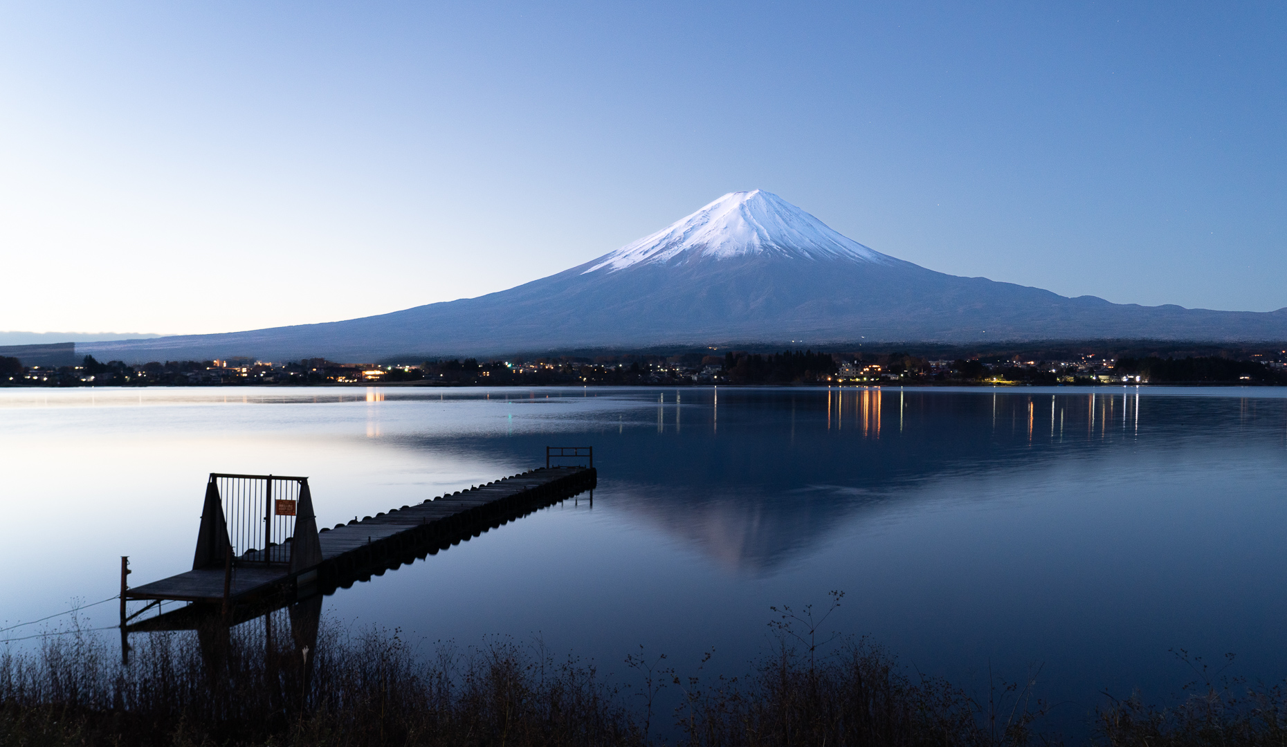 Mt. Fuji at Dawn by Ling Ling Juang