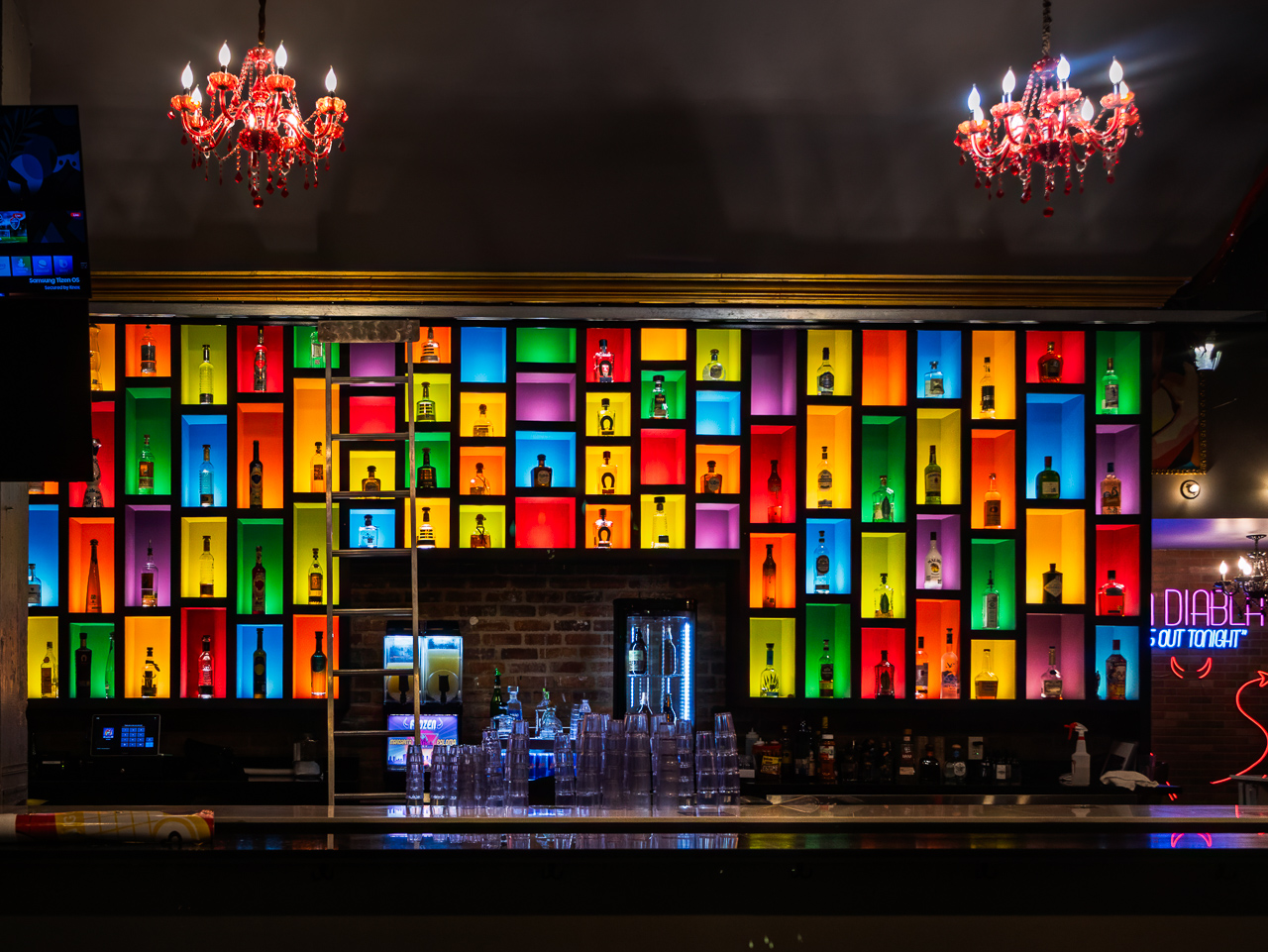THE NIGHTCLUB by Tom Lee