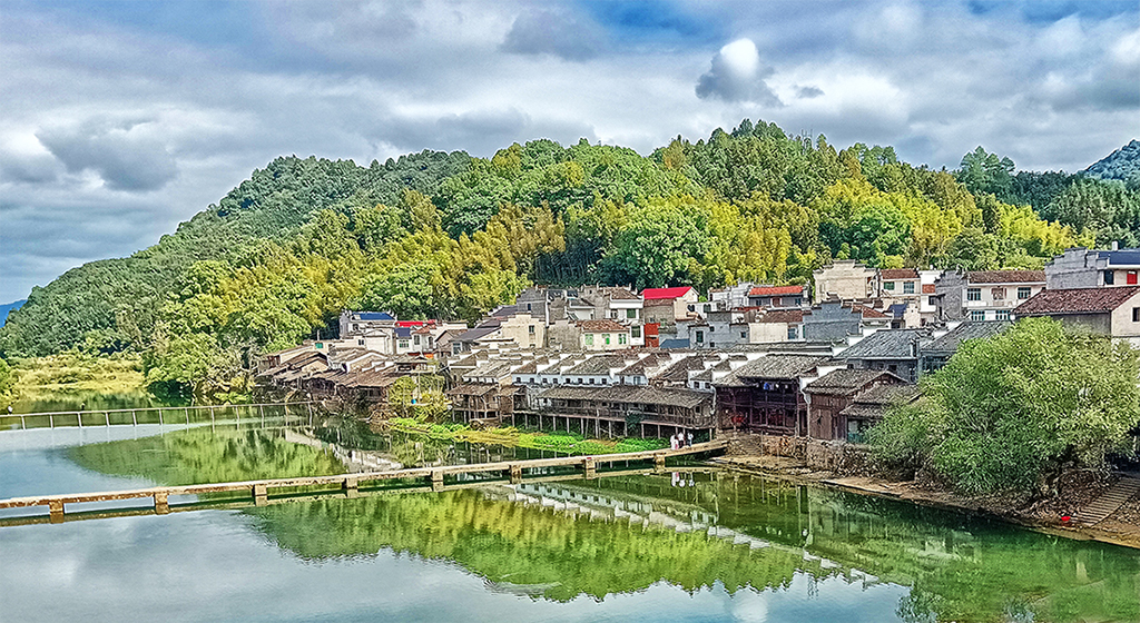 Dongbu Ancient Wharf by Bai Chuang Shyu