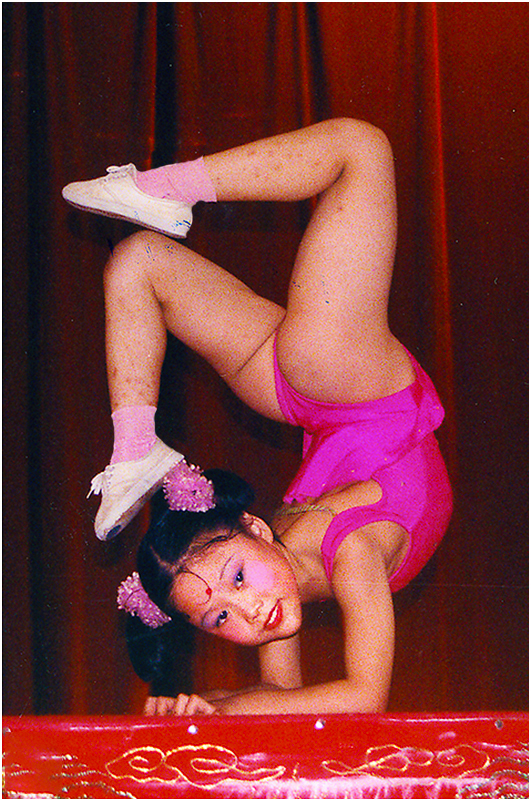 YANGTZE RIVER CRUISE SHOW by Bev Caine