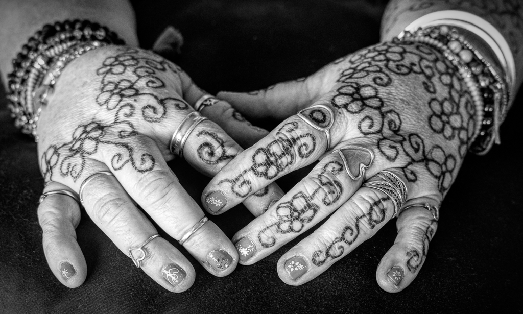 Hands Henna Carrie by Alane Shoemaker