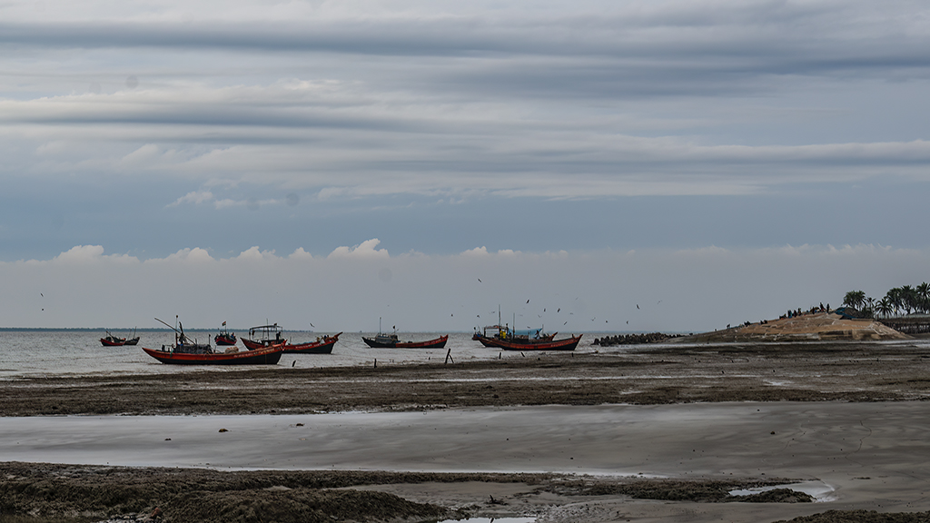 Bay of Bengal at Bakkhali by Sanat Kumar Karmakar