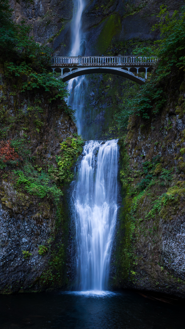 Multnomah Falls, Oregon by Tom Lee