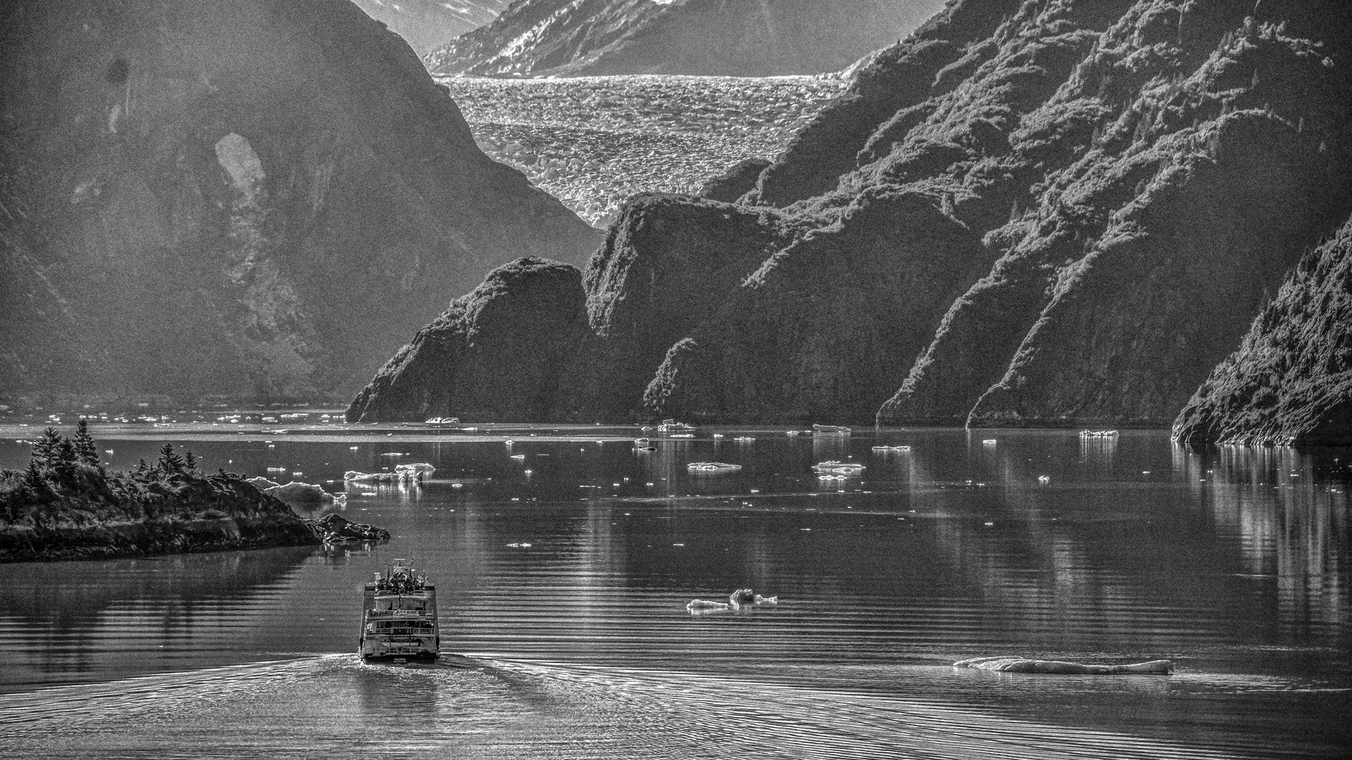 Alaska Tracy Am Glacier, A view in Black and White. by Pinaki Sarkar